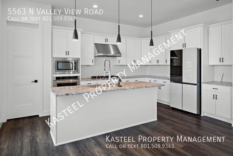 5563 N Valley View Rd - Photo 3 of 43