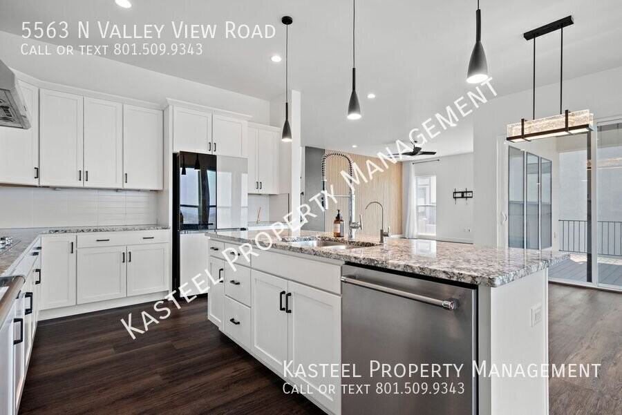 5563 N Valley View Rd - Photo 5 of 43