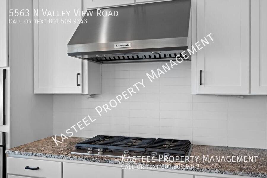 5563 N Valley View Rd - Photo 6 of 43