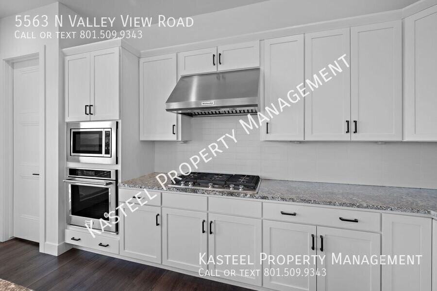 5563 N Valley View Rd - Photo 7 of 43