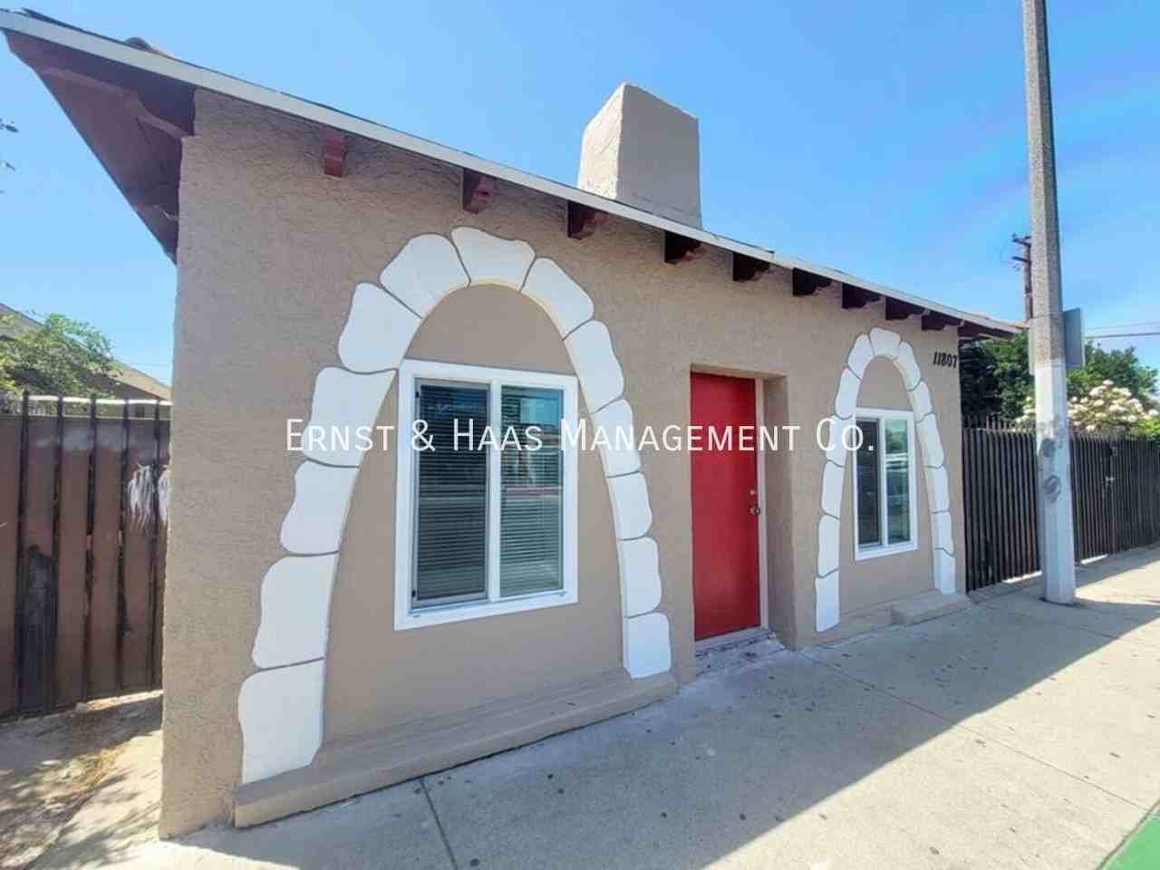 11807 Long Beach Blvd - Photo 2 of 10