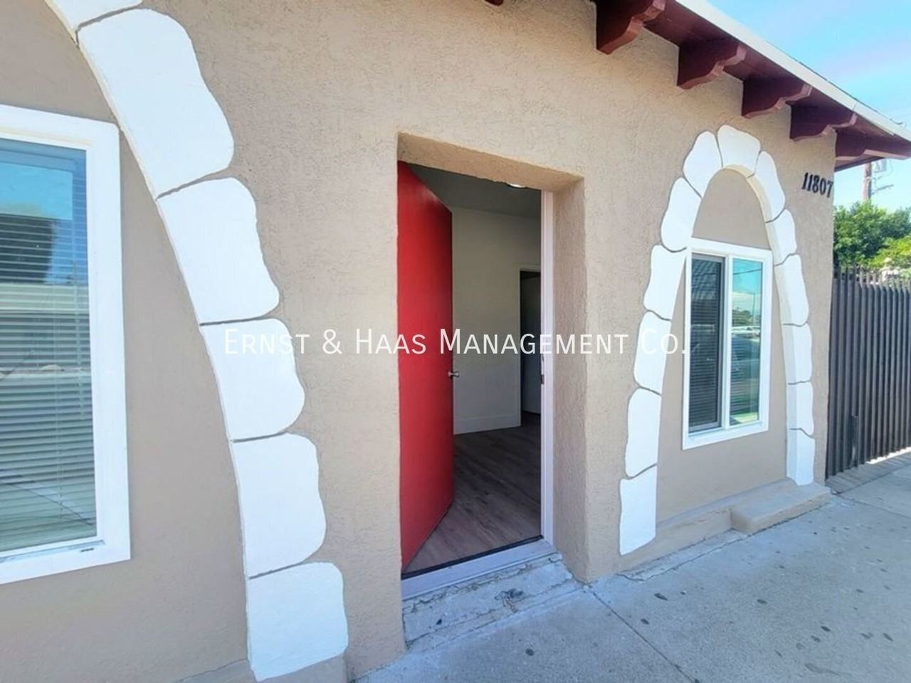 11807 Long Beach Blvd - Photo 3 of 10