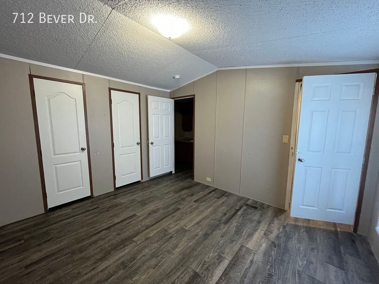 712 Bever Dr - Photo 2 of 13