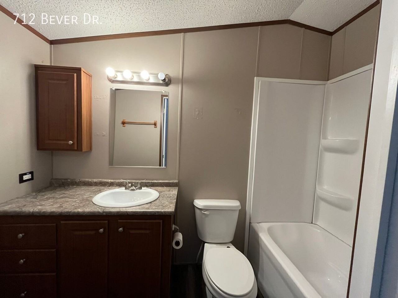 712 Bever Dr - Photo 3 of 13