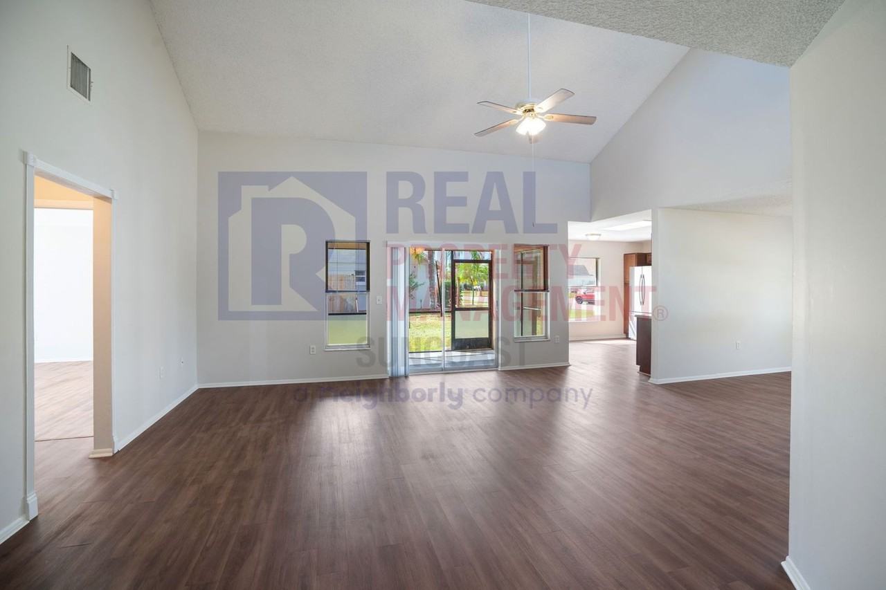 4502 6th Ave E - Photo 5 of 28