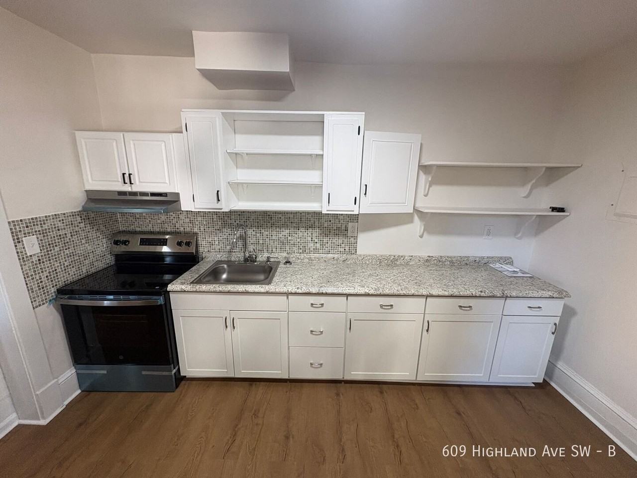 609 Highland Ave Sw #B - Photo 5 of 9