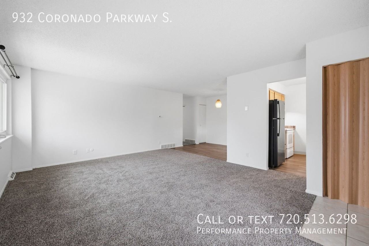 932 Coronado Pkwy S - Photo 3 of 15