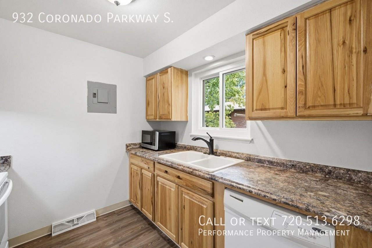 932 Coronado Pkwy S - Photo 4 of 15