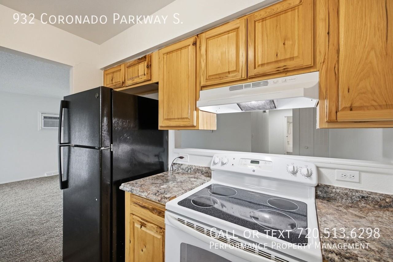932 Coronado Pkwy S - Photo 5 of 15