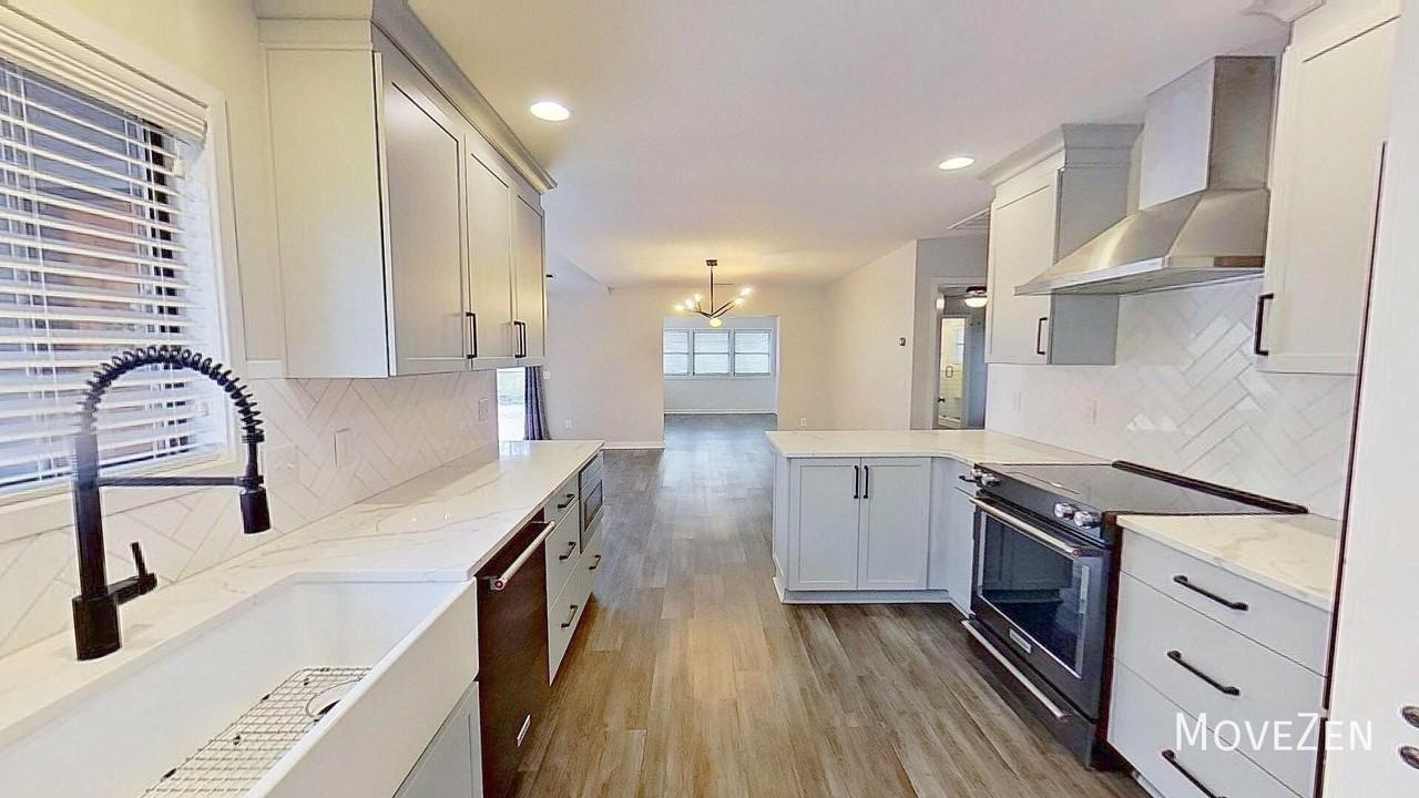 1212 Smith Bay Cir W - Photo 3 of 50