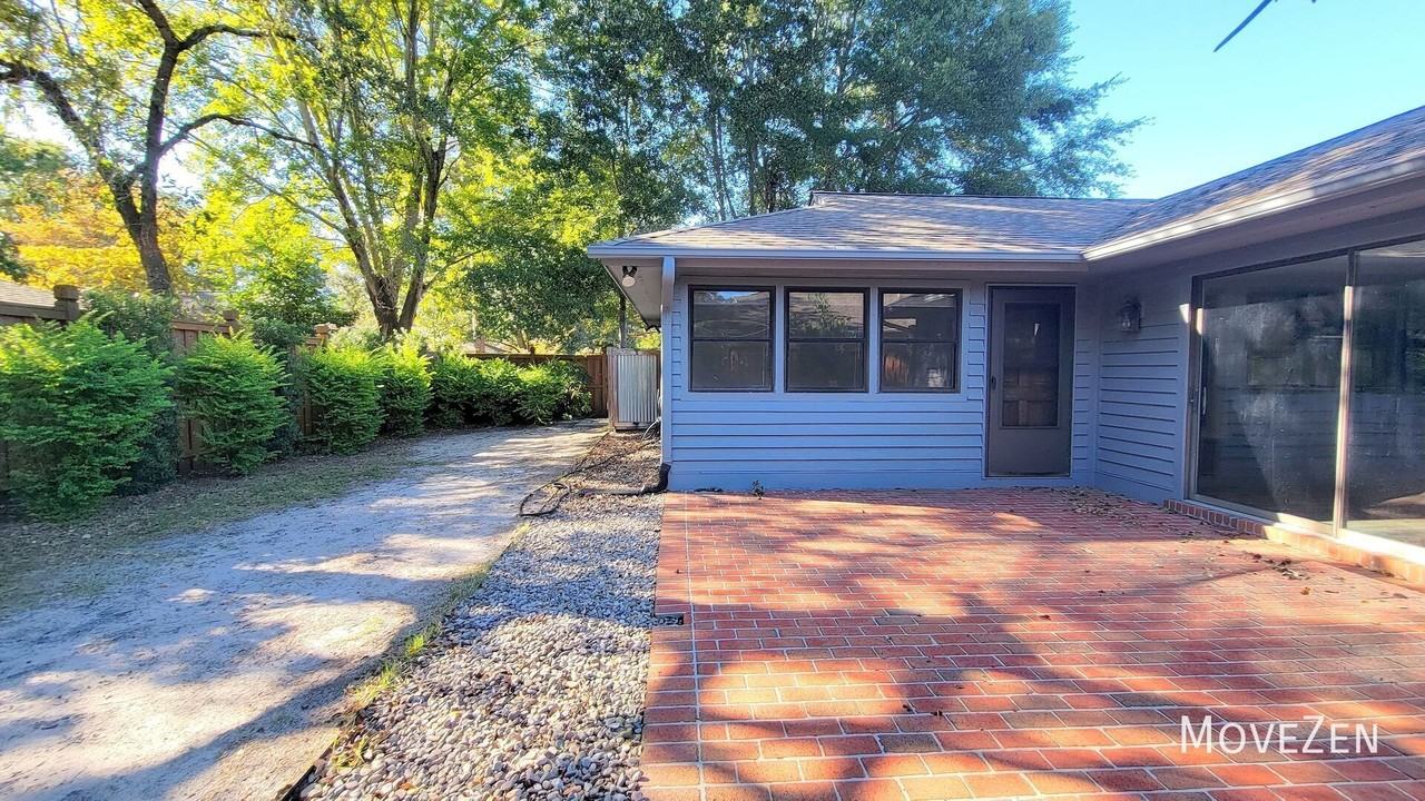 1212 Smith Bay Cir W - Photo 5 of 50