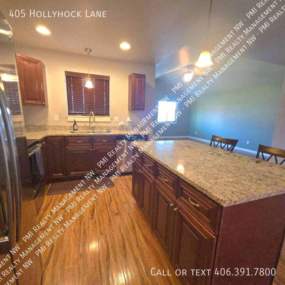405 Hollyhock Ln - Photo 3 of 22