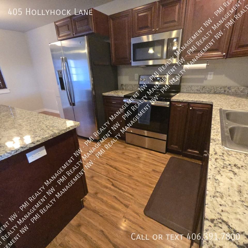 405 Hollyhock Ln - Photo 4 of 22