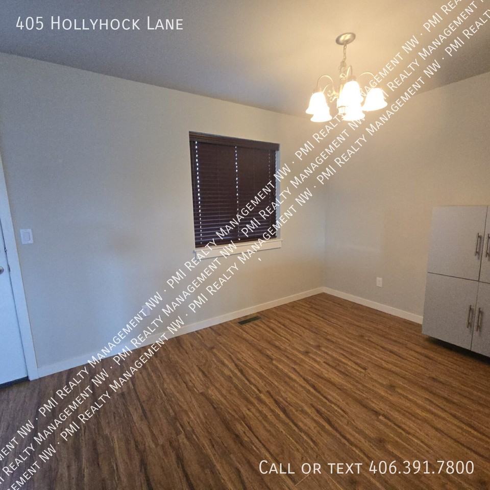405 Hollyhock Ln - Photo 6 of 22