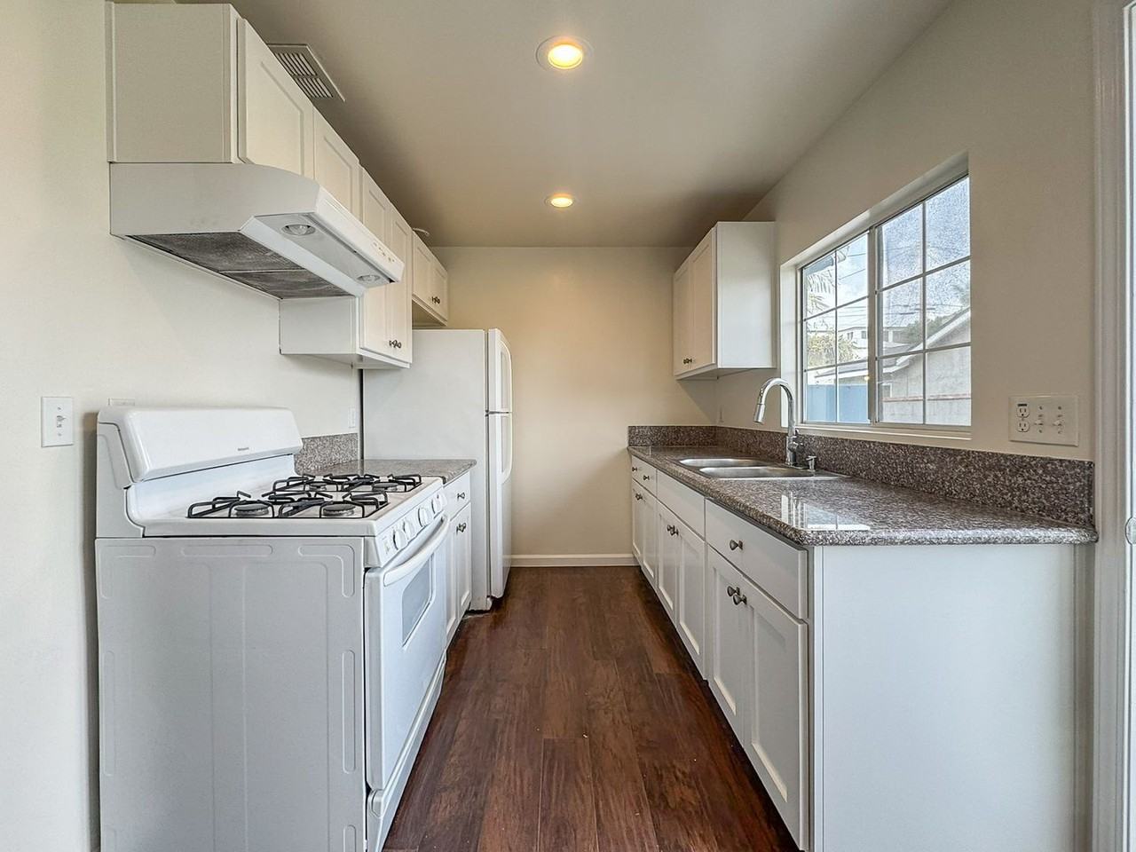 8507 Wiley Post Ave - Photo 2 of 15