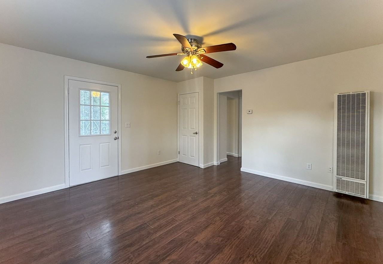 8507 Wiley Post Ave - Photo 3 of 15