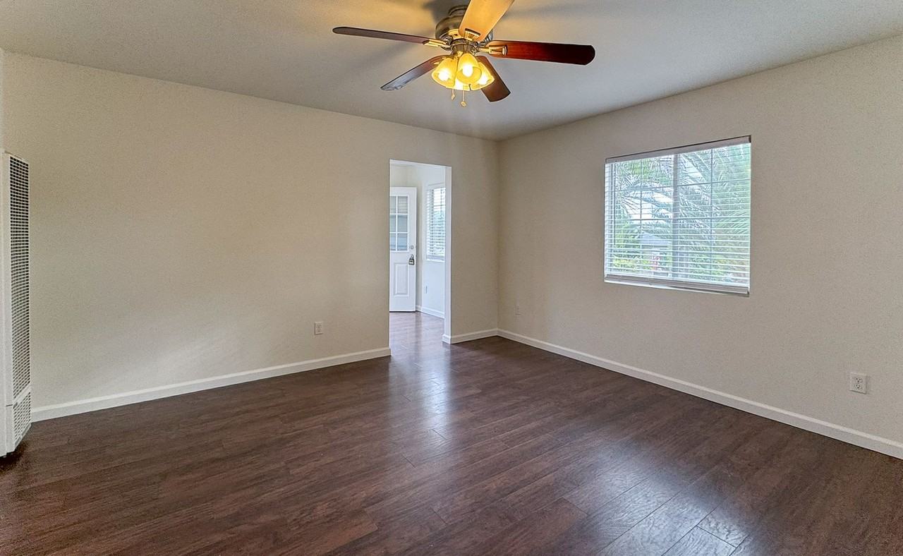 8507 Wiley Post Ave - Photo 4 of 15