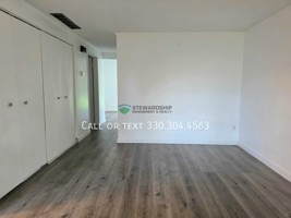 featured image of 372 Oak Manor Ave Ne