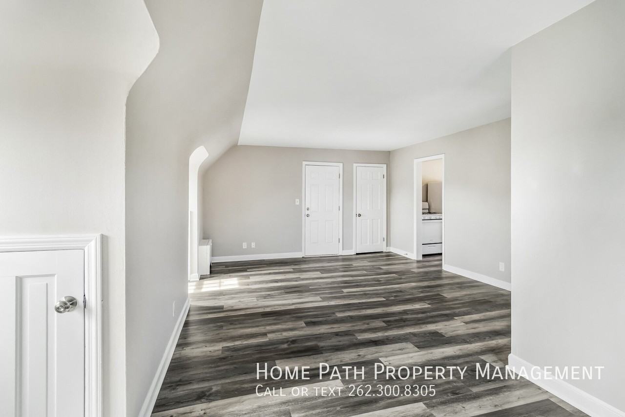 7220 W Center St #6 - Photo 4 of 12