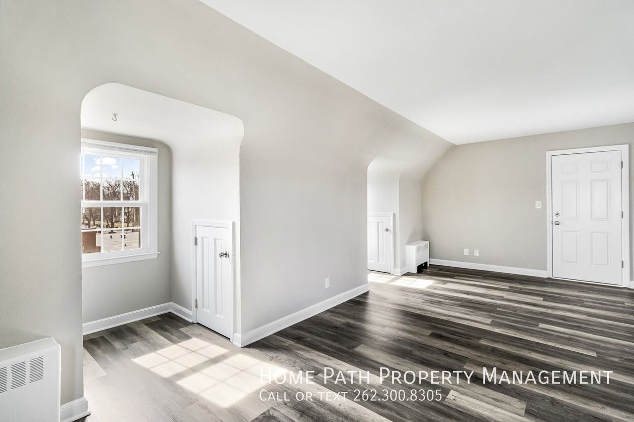 7220 W Center St #6 - Photo 5 of 12