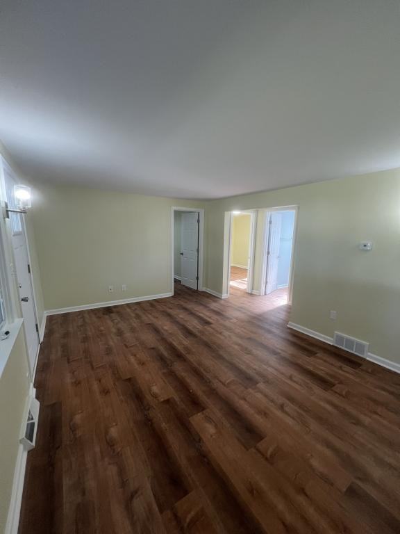 833 Lee Ave - Photo 5 of 34