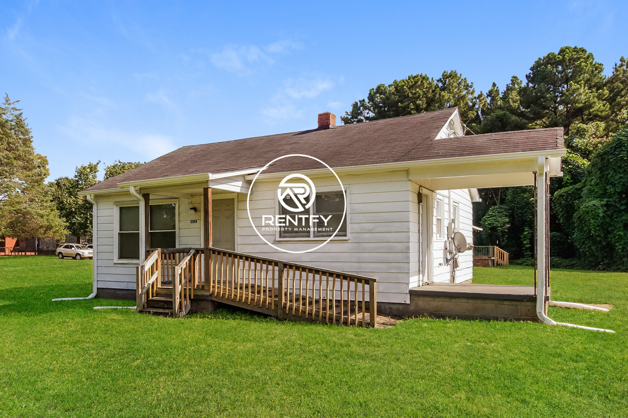 2104 E Greenbriar Rd - Photo 2 of 15