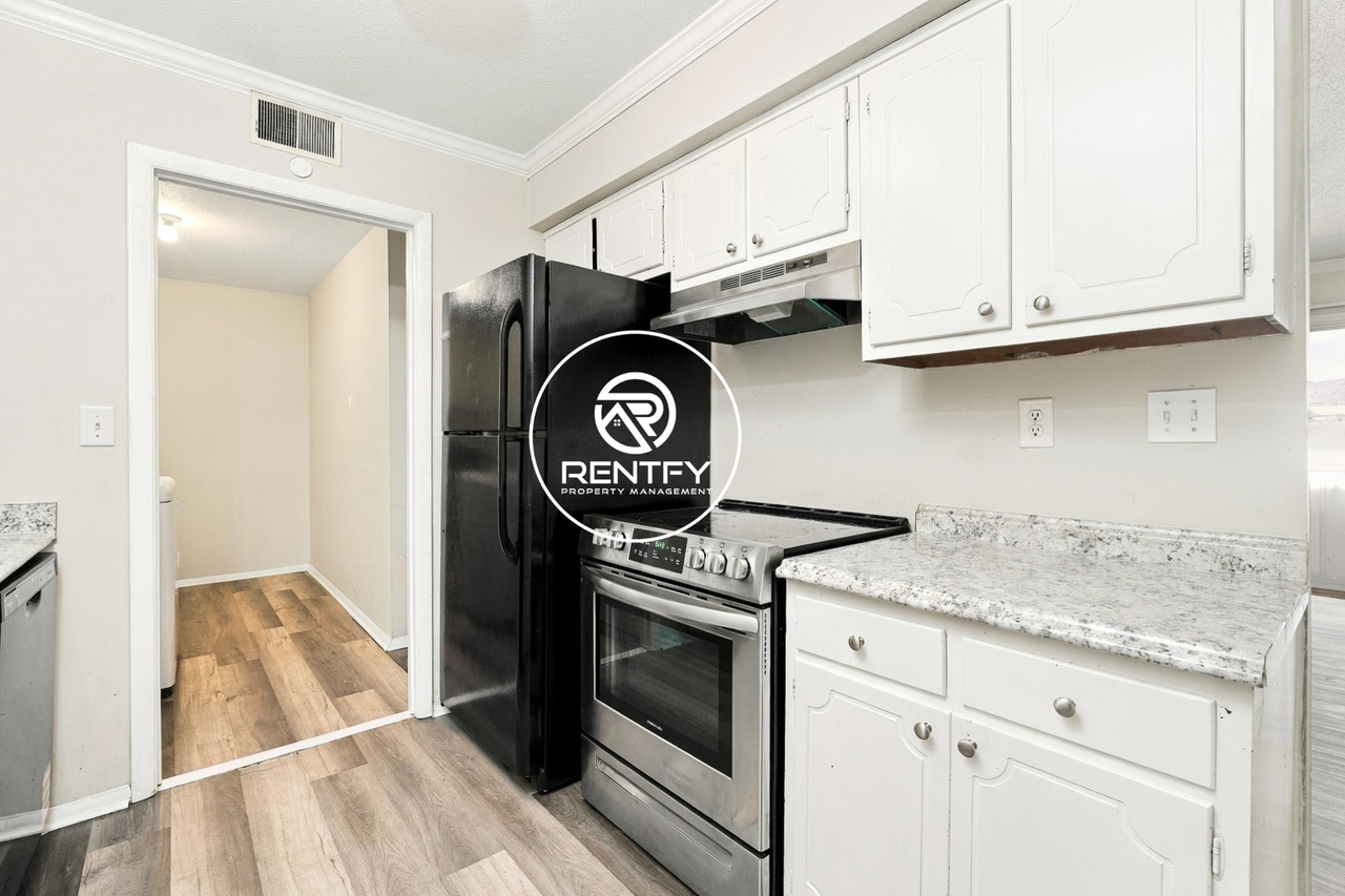 2200 Sunderland Rd - Photo 5 of 12
