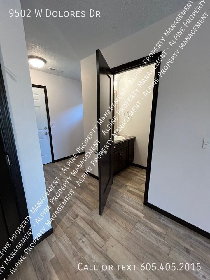 9502 W Dolores Dr - Photo 4 of 27