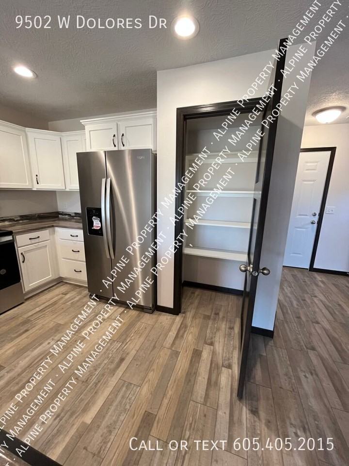 9502 W Dolores Dr - Photo 6 of 27