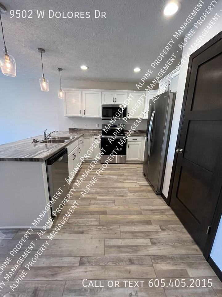 9502 W Dolores Dr - Photo 7 of 27