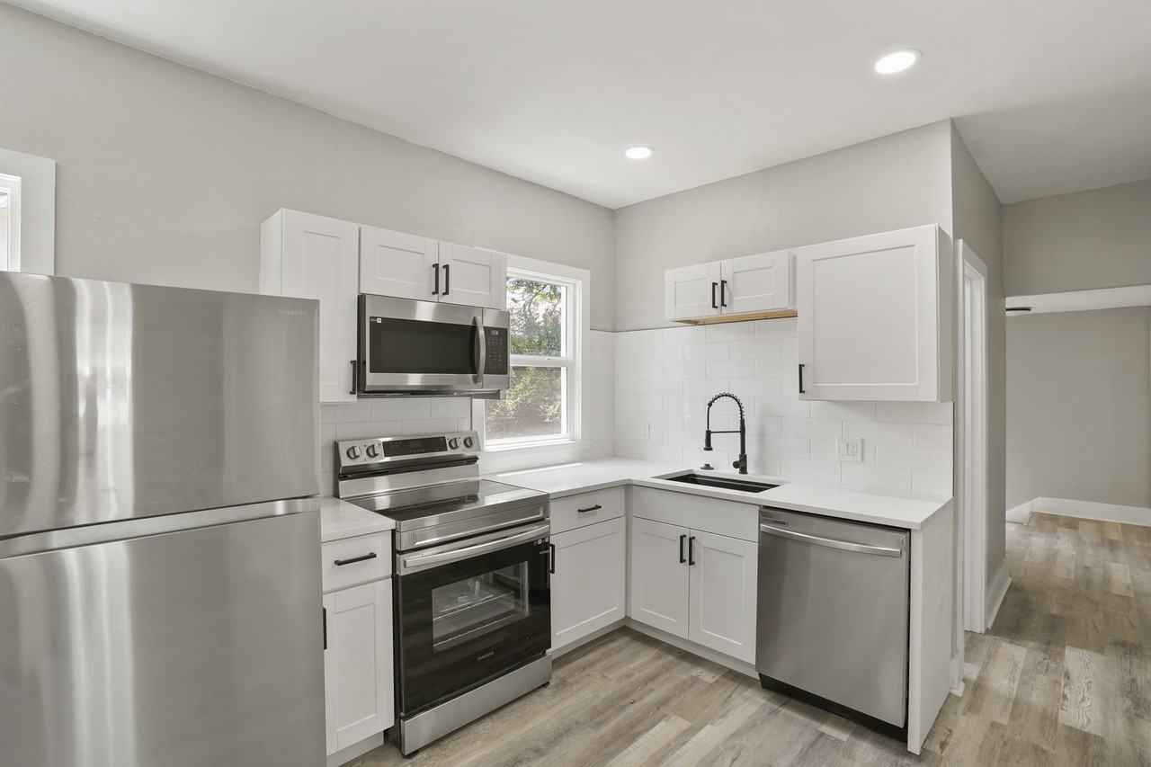 2059 S Humboldt St - Photo 6 of 26