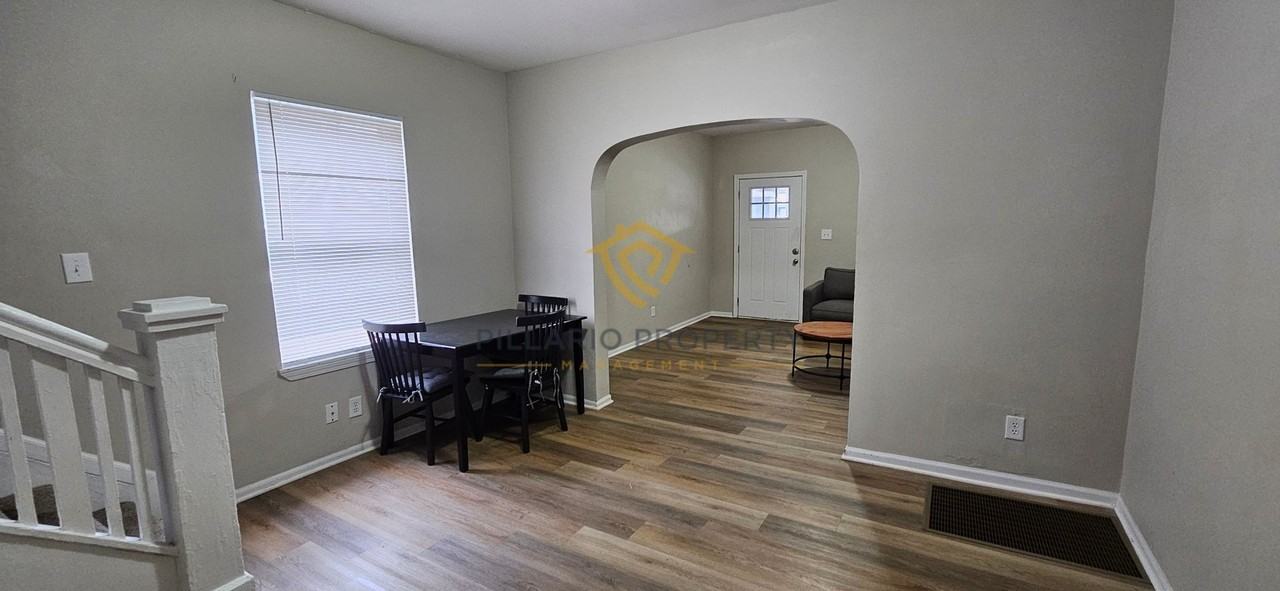 935 N Dearborn St - Photo 3 of 15