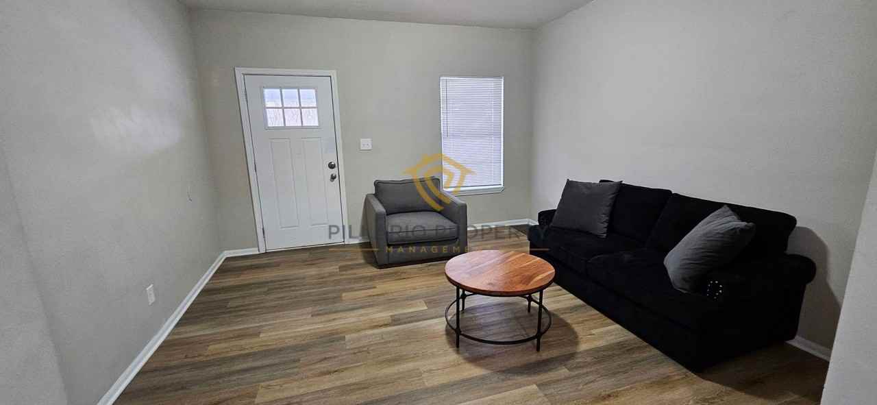 935 N Dearborn St - Photo 4 of 15