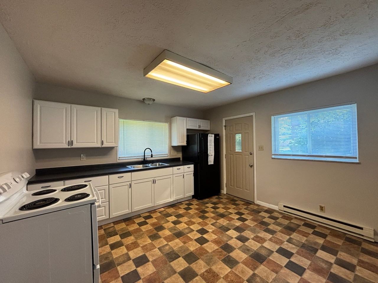 3122 E Bradbury Ave - Photo 2 of 9