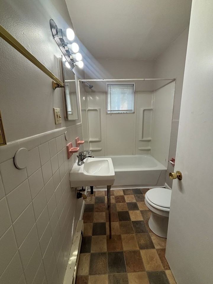 3122 E Bradbury Ave - Photo 4 of 9