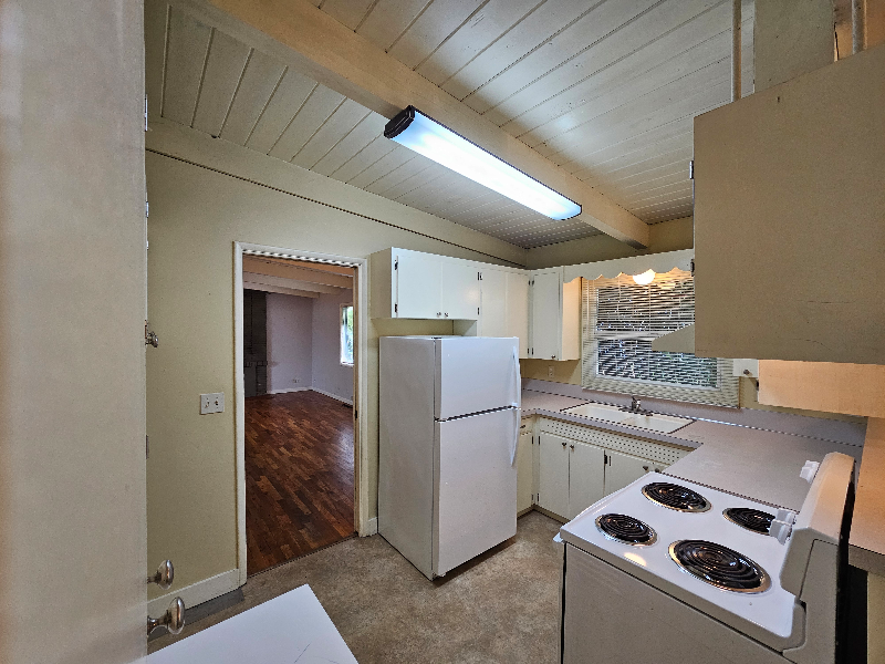 517 Ne 8th St - Photo 4 of 18