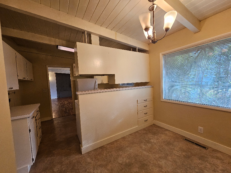 517 Ne 8th St - Photo 5 of 18