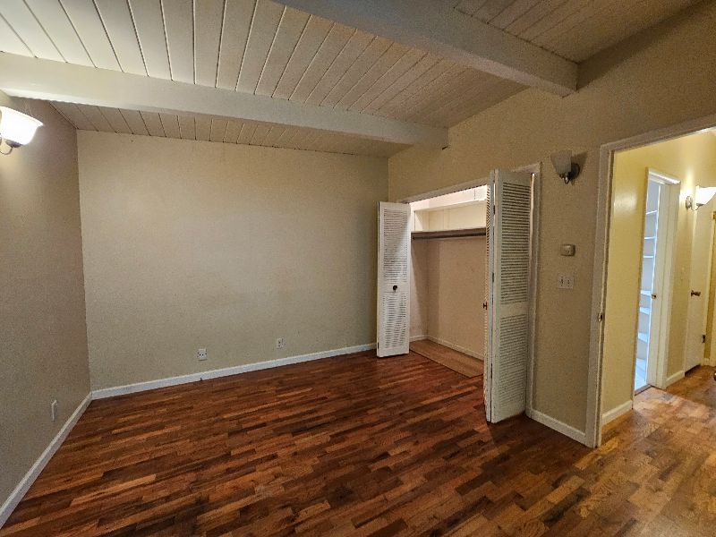 517 Ne 8th St - Photo 7 of 18