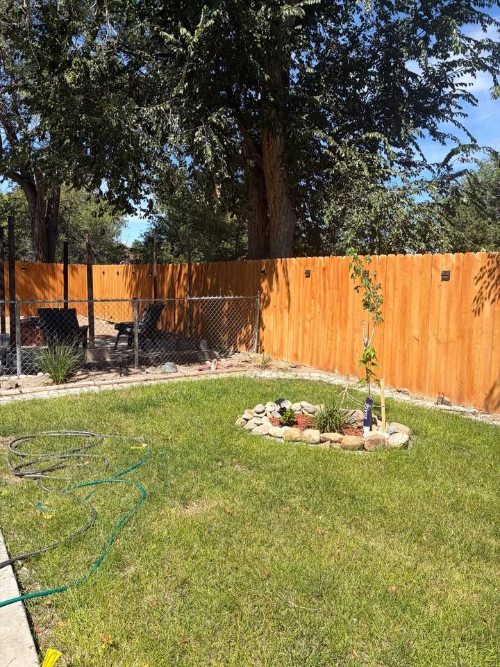 1125 Palo Alto St - Photo 2 of 10