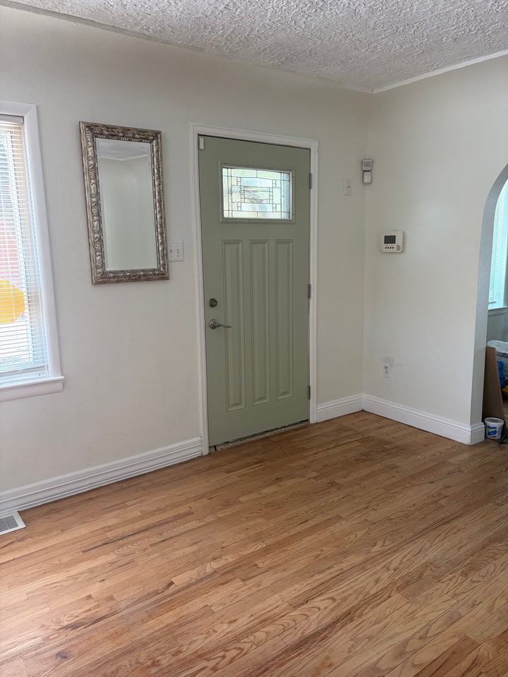 1125 Palo Alto St - Photo 3 of 10