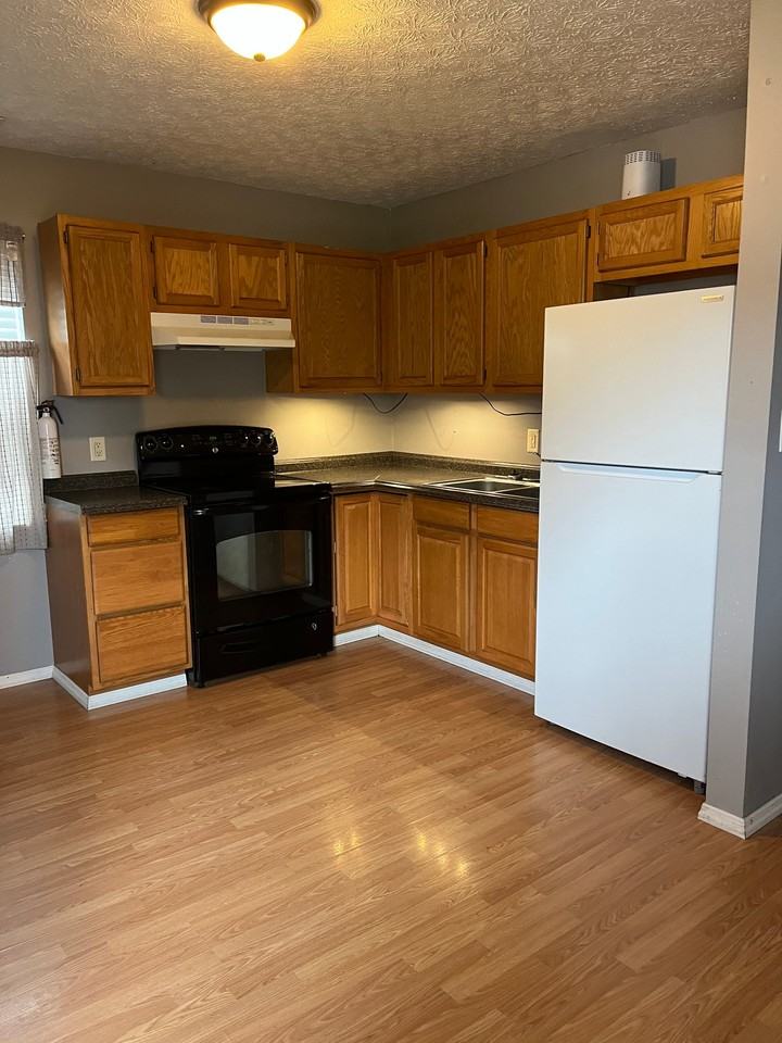 1014 Lewis Ave #B - Photo 3 of 12