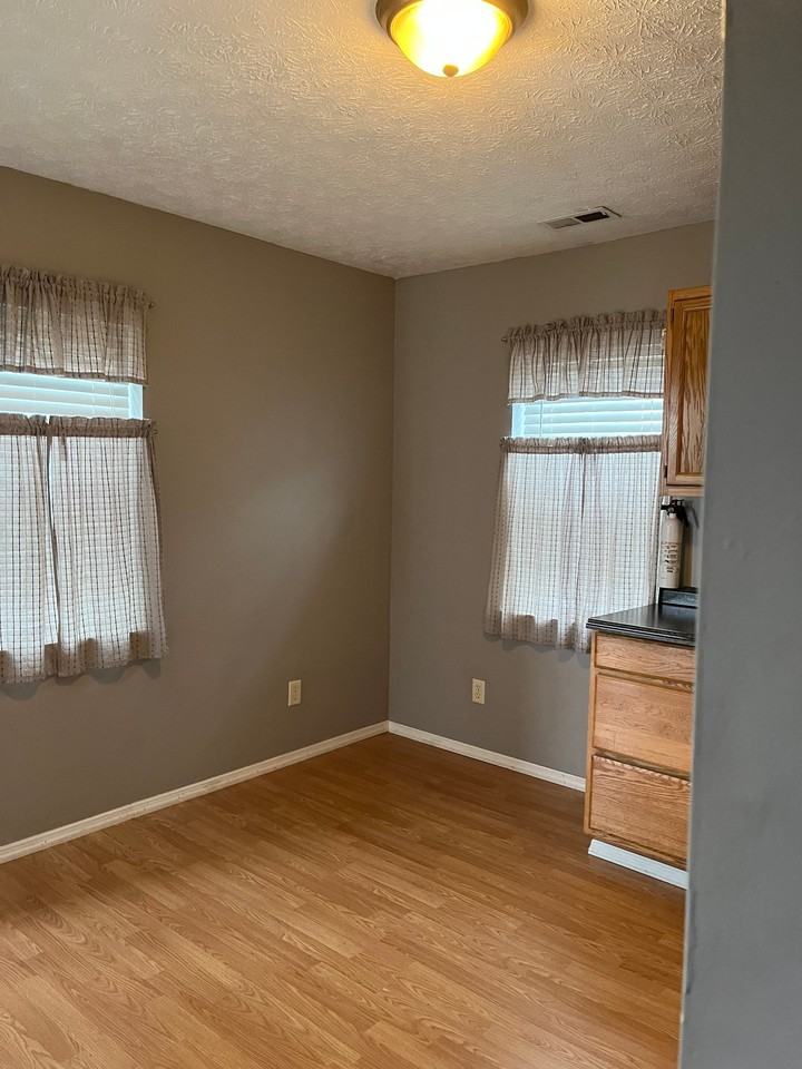 1014 Lewis Ave #B - Photo 4 of 12