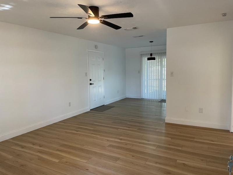 1912 Nw 43rd Ave - Photo 6 of 16