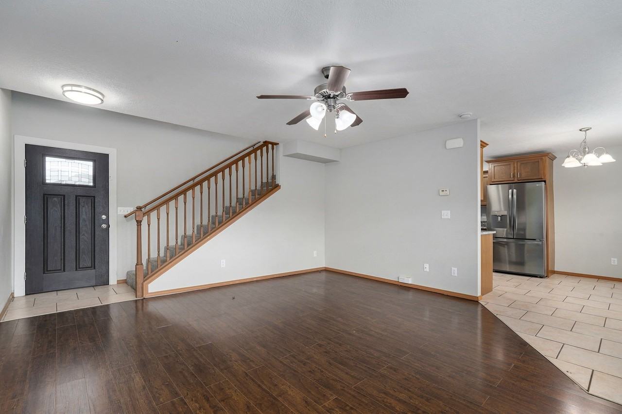 3338 S Hillcrest St - Photo 5 of 19