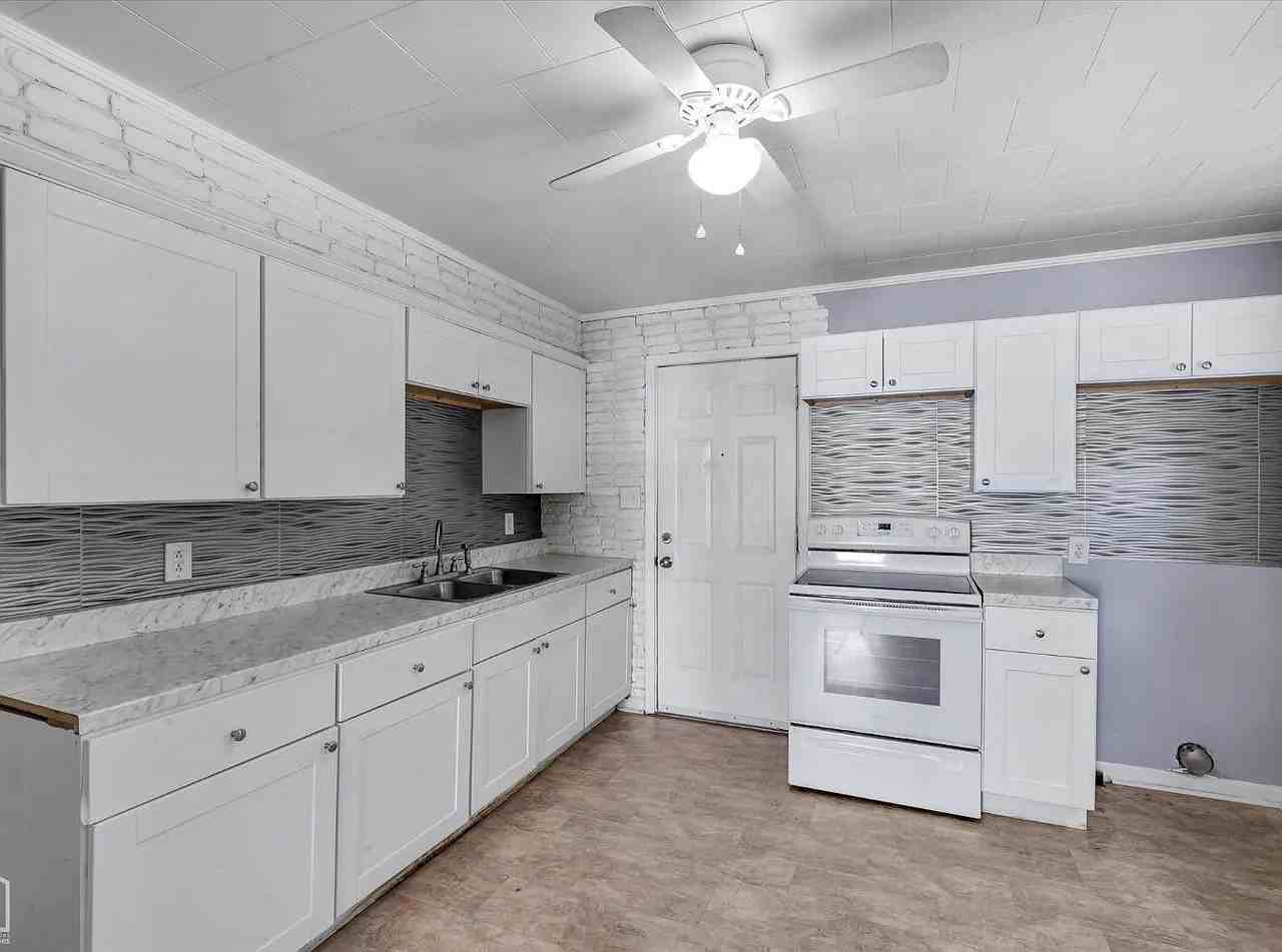 906 Walnut St - Photo 2 of 7