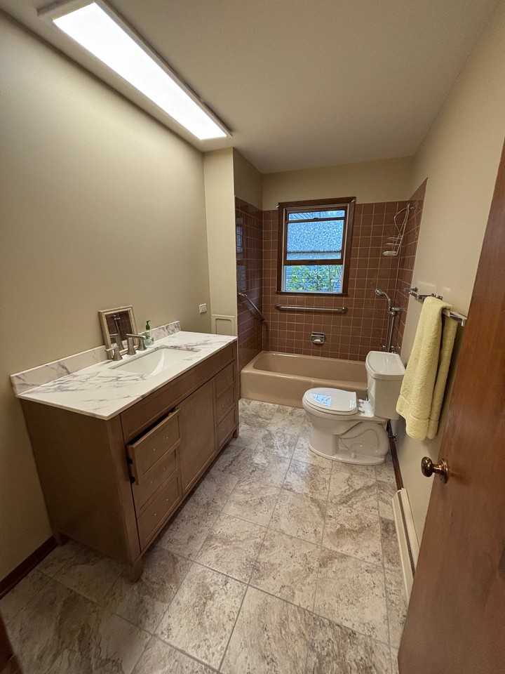 168 S Aldine St - Photo 4 of 10
