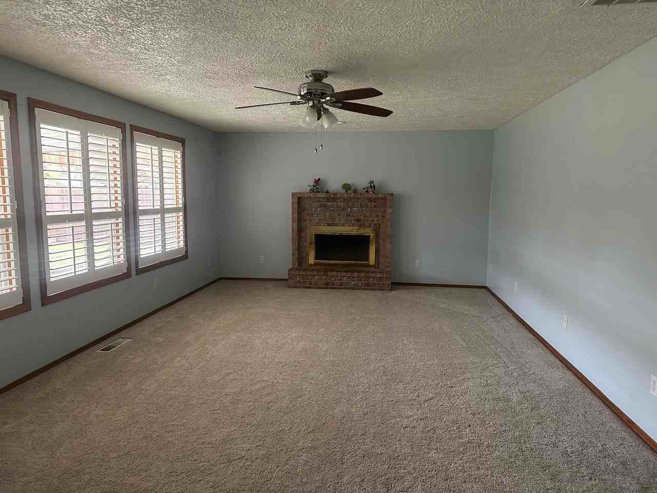 4509 Ne 122nd St - Photo 5 of 20