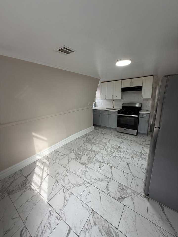 391 Myrtle Ave #3