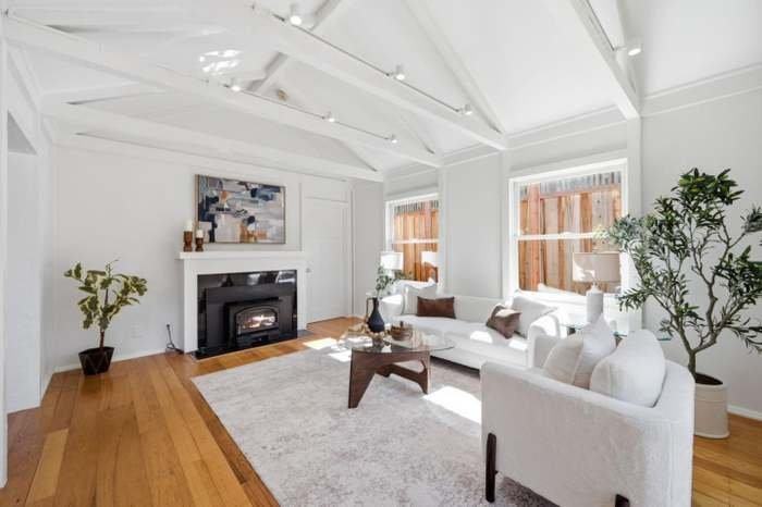 2719 Brewster Ave - Photo 4 of 20