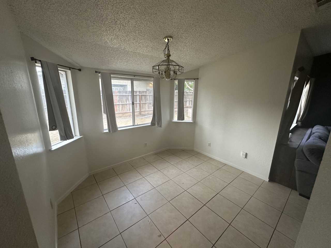 6114 N Prospect Ave - Photo 6 of 11
